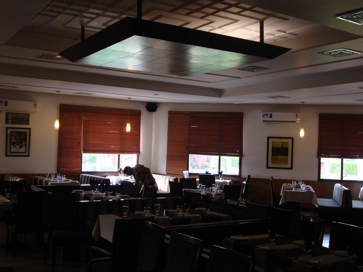 Hotel North Park Panchkula Dış mekan fotoğraf
