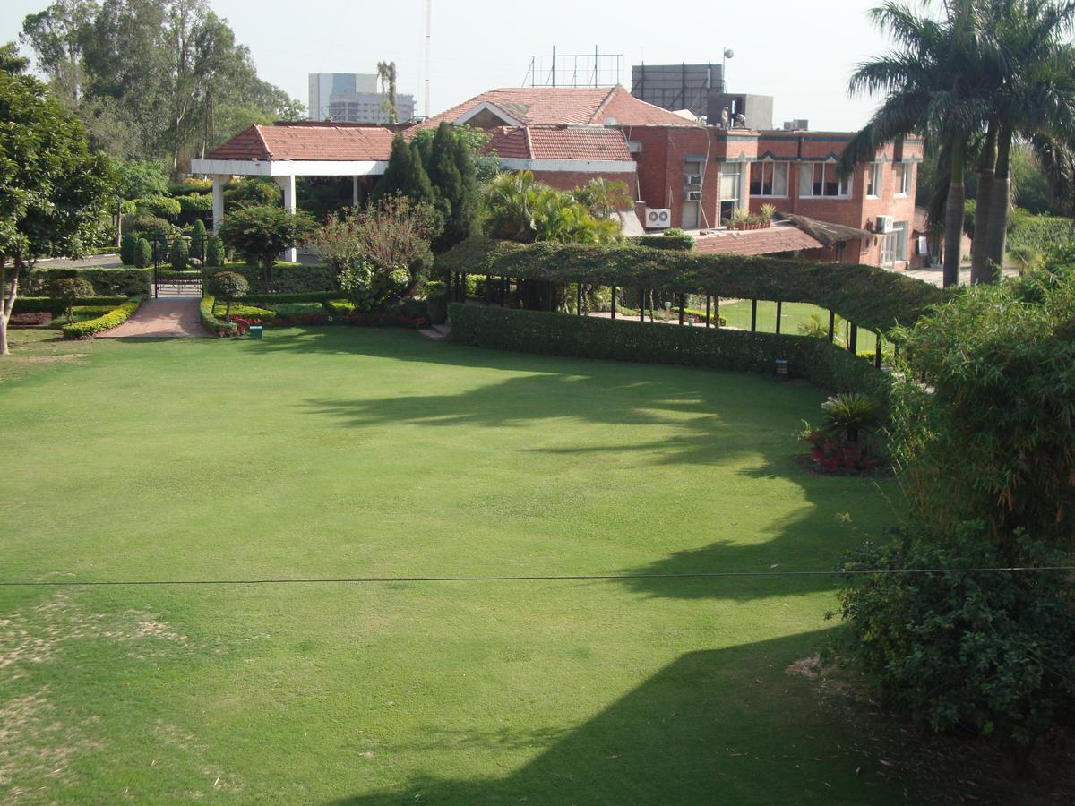 Hotel North Park Panchkula Dış mekan fotoğraf