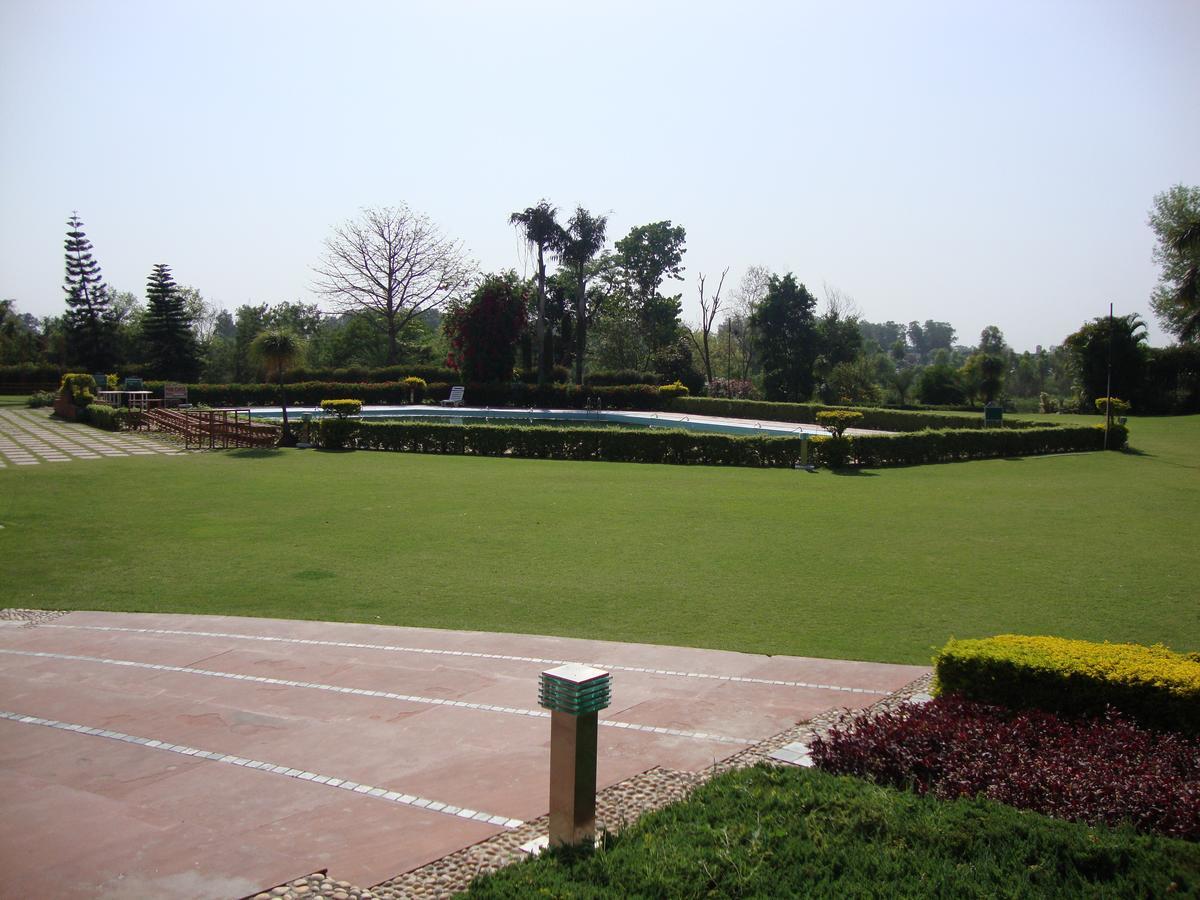 Hotel North Park Panchkula Dış mekan fotoğraf